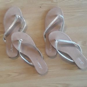 2 pairs of Flip Flops